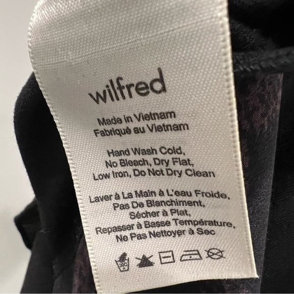 Aritzia Wilfred Black and Floral Short Sleeve Tunic - Picture 9 of 10